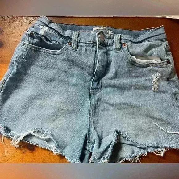 Cooper Key size 5 distress denim jean shorts with the sides cut off - Picture 4 of 10